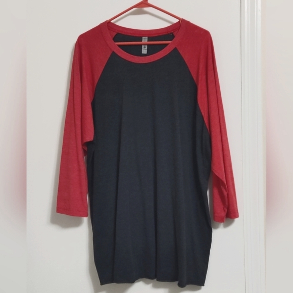 Three quarter length sleeve top